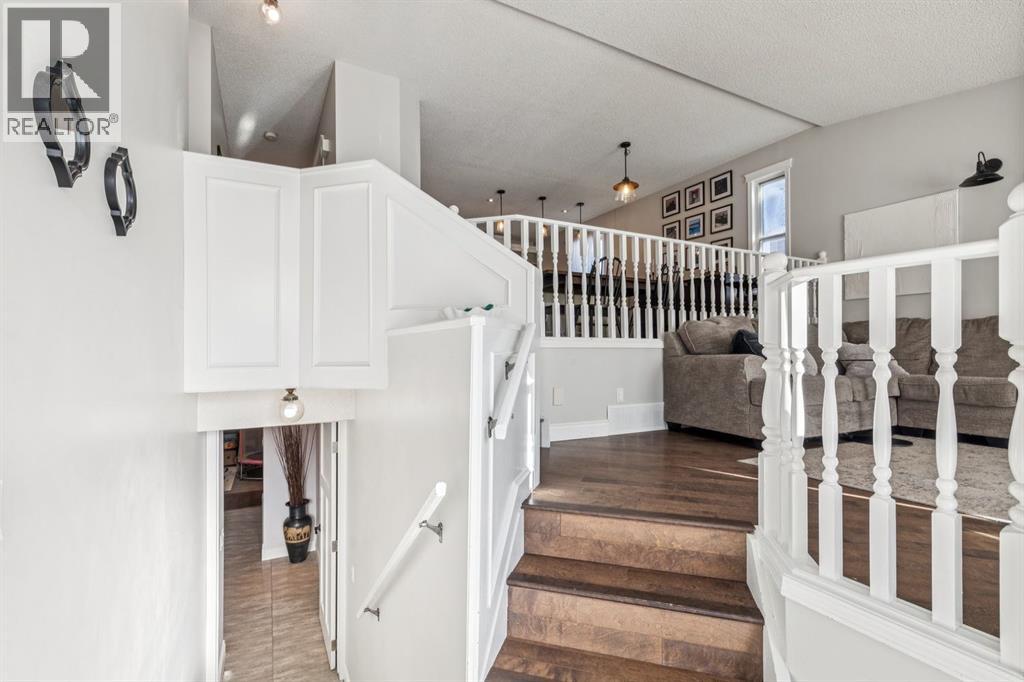 House for Sale in 79 Riverglen Way SE|Calgary, Alberta T2C3H9 5