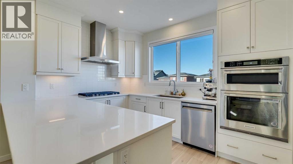 House for Sale in 18 Amblehurst Path NW|Calgary, Alberta T3P1W8