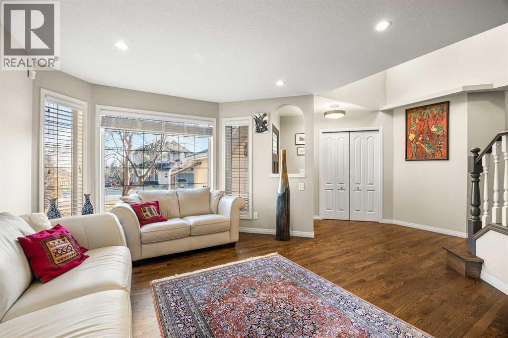 House for Sale in 34 Edgeridge Mews NW|Calgary, Alberta T3A6A8 2