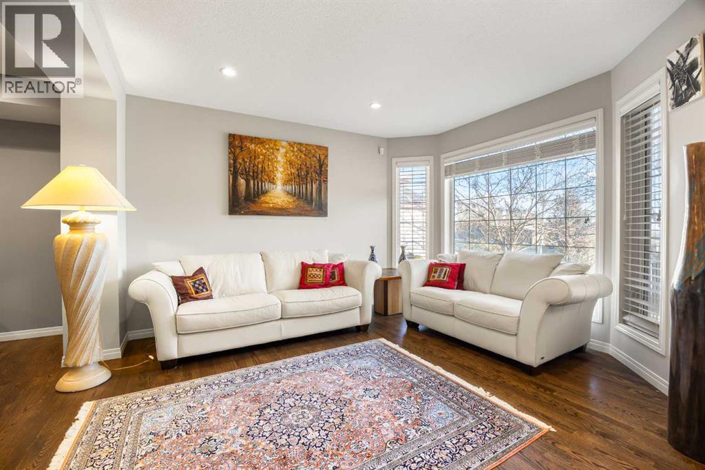 House for Sale in 34 Edgeridge Mews NW|Calgary, Alberta T3A6A8 3