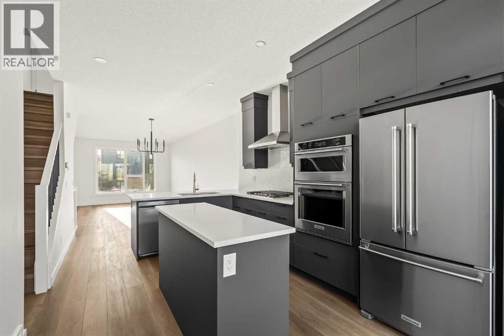 Row / Townhouse for Sale in 2533 Sovereign Crescent SW|Calgary, Alberta T3C3Y3 4