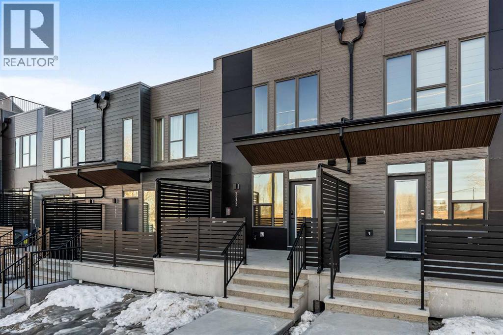 Row / Townhouse for Sale in 2533 Sovereign Crescent SW|Calgary, Alberta T3C3Y3