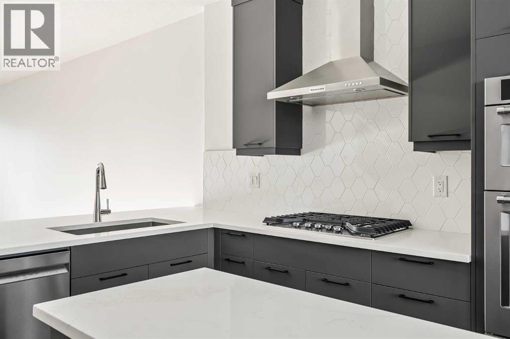 Row / Townhouse for Sale in 2533 Sovereign Crescent SW|Calgary, Alberta T3C3Y3 5