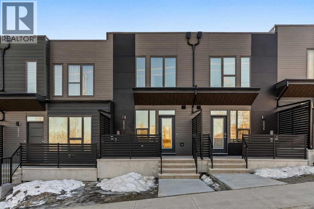 Row / Townhouse for Sale in 2533 Sovereign Crescent SW|Calgary, Alberta T3C3Y3 2