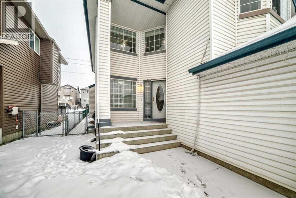 House for Sale in 270 Covewood Circle NE|Calgary, Alberta T3K5S8 2