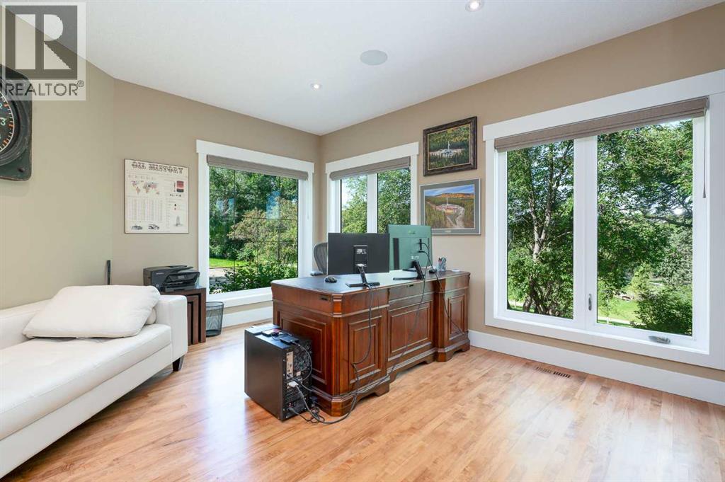 House for Sale in 664 29 Avenue NW|Calgary, Alberta T2M2M7 4