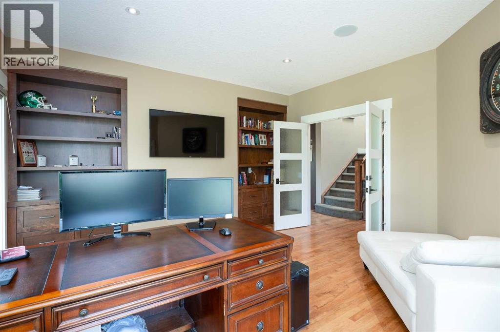 House for Sale in 664 29 Avenue NW|Calgary, Alberta T2M2M7 5