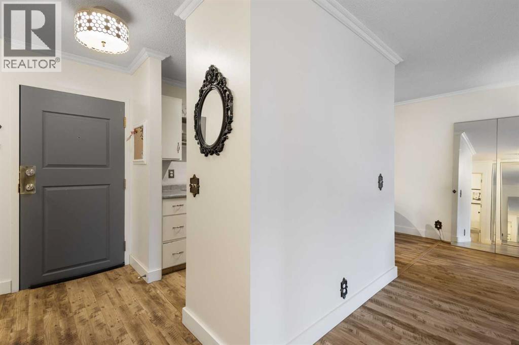 Apartment for Sale in 305, 2611 15A Street SW|Calgary, Alberta T2T4C1 2