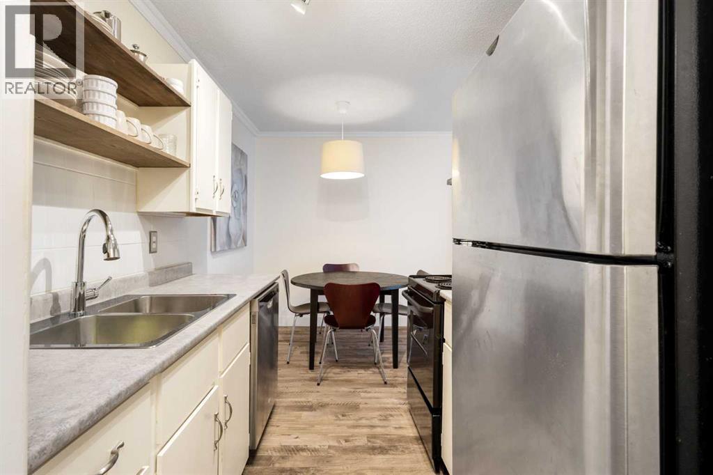 Apartment for Sale in 305, 2611 15A Street SW|Calgary, Alberta T2T4C1 4