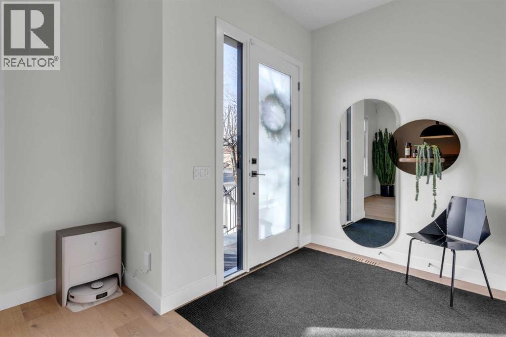 Duplex for Sale in 606 9 Avenue NE|Calgary, Alberta T2E0W3 2