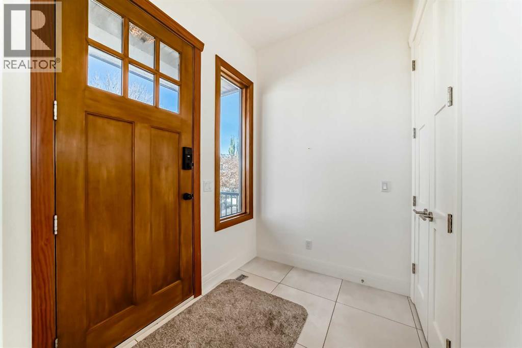 House for Sale in 2323 3 Avenue NW|Calgary, Alberta T2N0K9 4