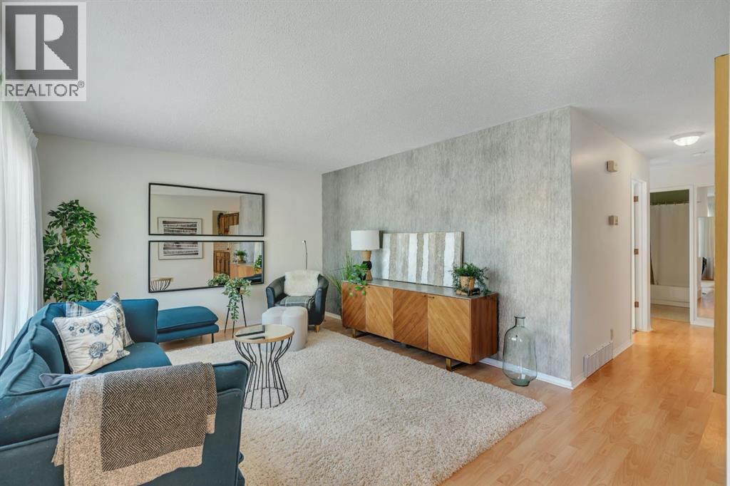 House for Sale in 127 Falshire Way NE|Calgary, Alberta T3J2C7 4