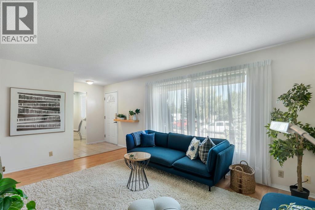 House for Sale in 127 Falshire Way NE|Calgary, Alberta T3J2C7 5