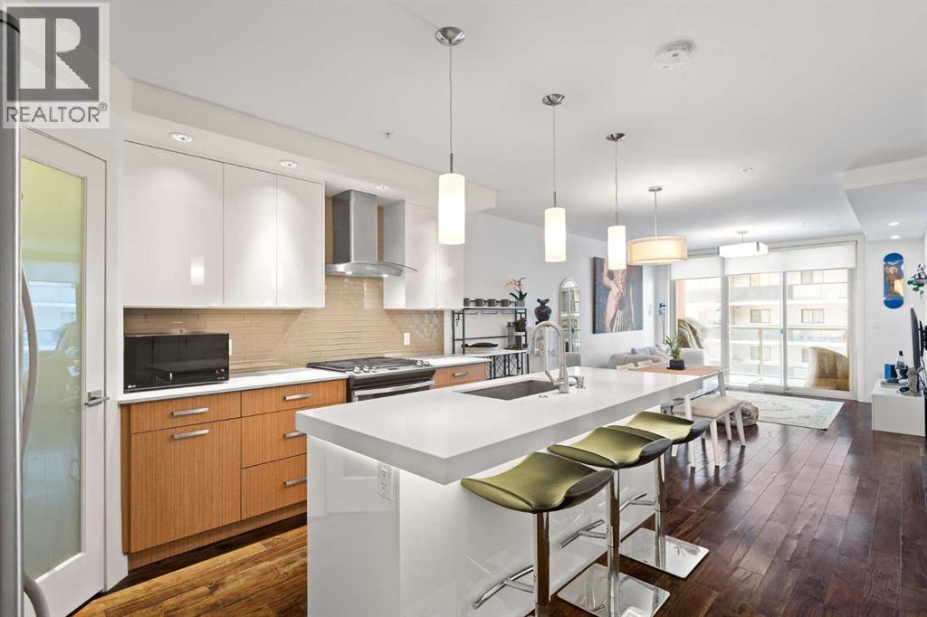 Apartment for Sale in 302, 1029 15 Avenue SW|Calgary, Alberta T2R0S5 2