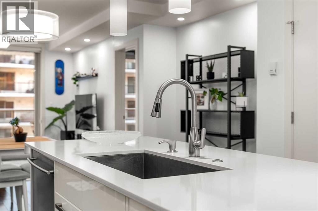 Apartment for Sale in 302, 1029 15 Avenue SW|Calgary, Alberta T2R0S5 4