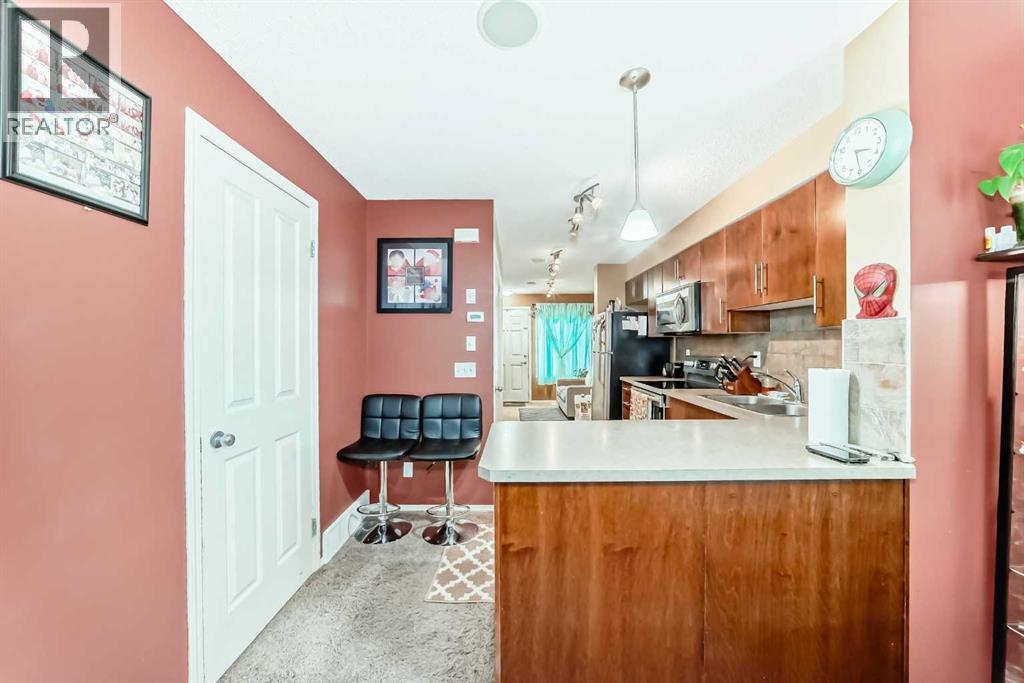 Row / Townhouse for Sale in 244 Saddlebrook Point NE|Calgary, Alberta T3J0G5 4