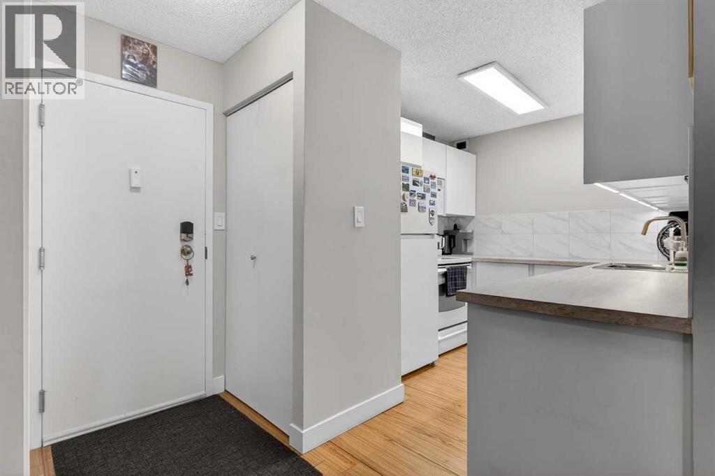 Apartment for Sale in 202, 1011 12 Avenue SW|Calgary, Alberta t2r0j5 5