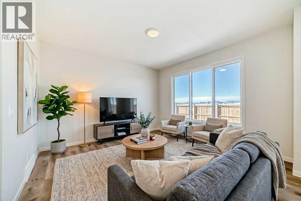 House for Sale in 91 Bartlett Crescent SE|Calgary, Alberta T3S0P6 3