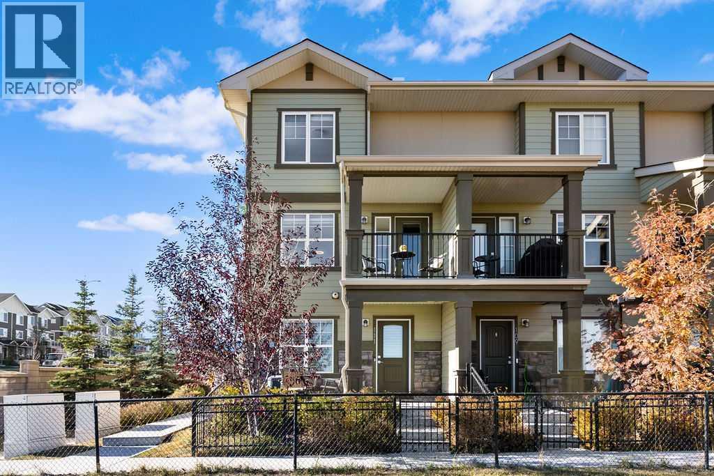 Row / Townhouse for Sale in 111 Evanscrest Gardens NW|Calgary, Alberta T3P0S1