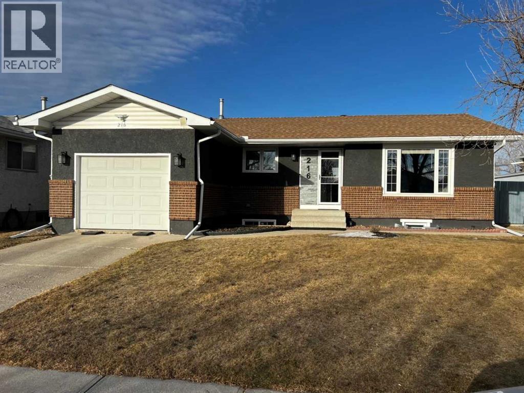 House for Sale in 216 Pinecrest Crescent NE|Calgary, Alberta T1Y1K9 5