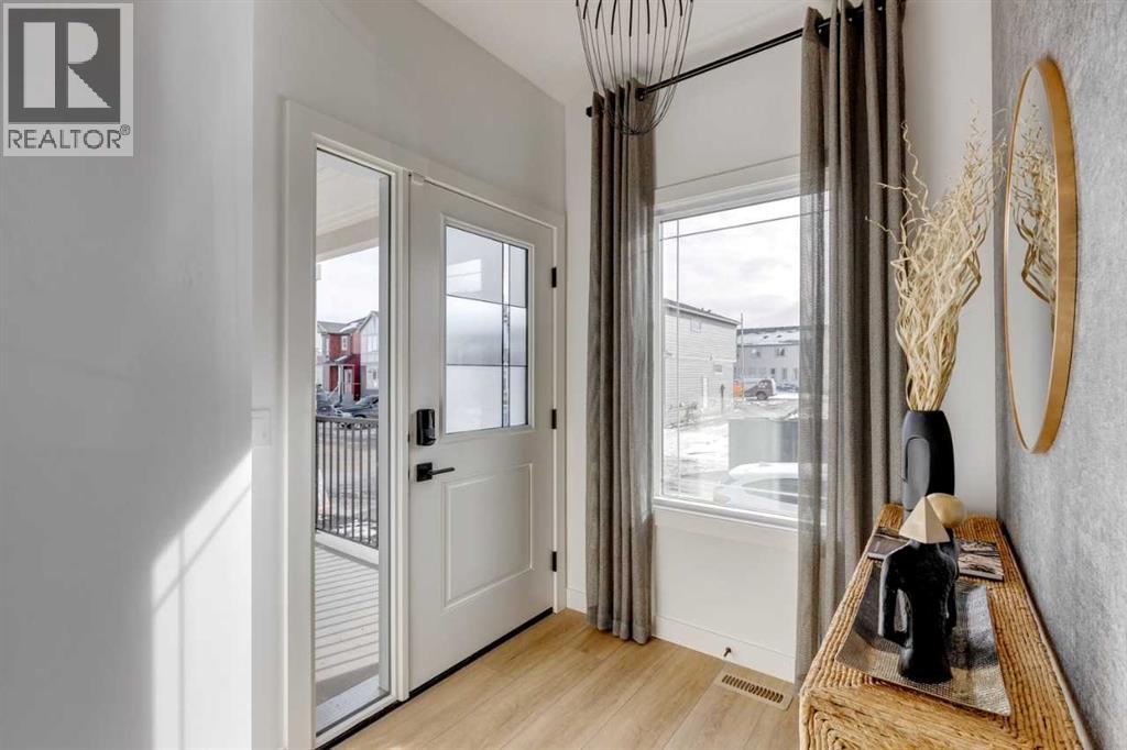 House for Sale in 401 Sora Way SE|Calgary, Alberta T3S0M3 2