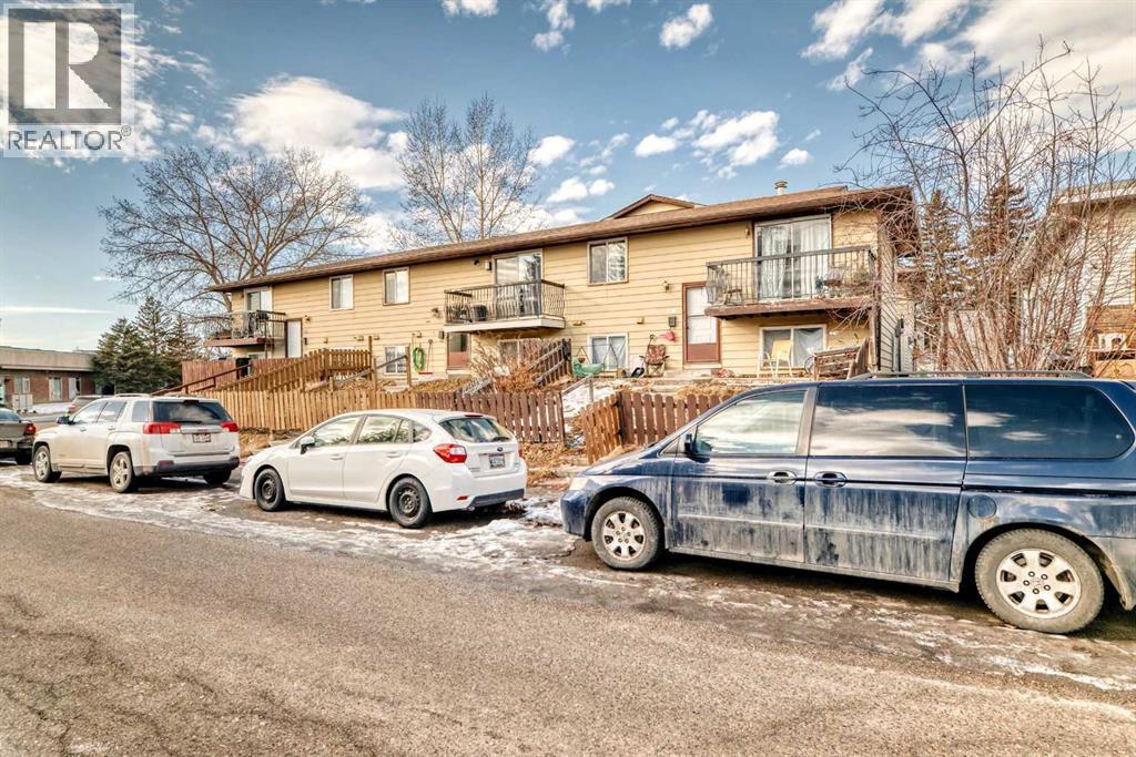 Duplex for Sale in 151F Pinehill Road NE|Calgary, Alberta T1Y2C4 5