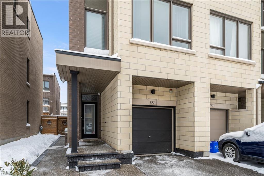 Row / Townhouse for Sale in 193 HUGUENOT Road|Oakville, Ontario L6H0L6 2