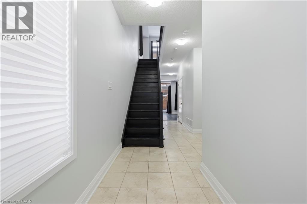 Row / Townhouse for Sale in 193 HUGUENOT Road|Oakville, Ontario L6H0L6 4