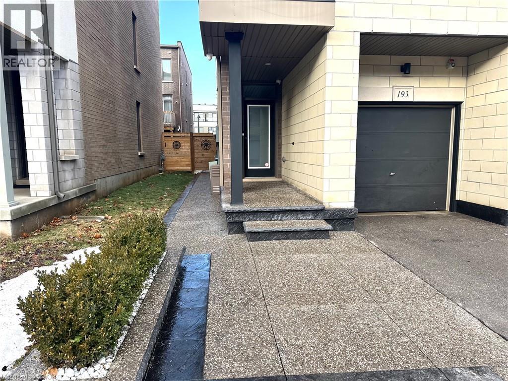 Row / Townhouse for Sale in 193 HUGUENOT Road|Oakville, Ontario L6H0L6 3