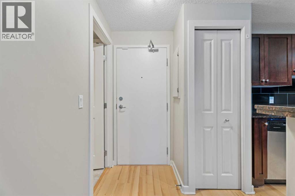 Apartment for Sale in 404, 728 3 Avenue NW|Calgary, Alberta T2N0J1 3