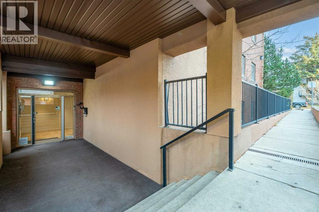 Apartment for Sale in 404, 728 3 Avenue NW|Calgary, Alberta T2N0J1 2