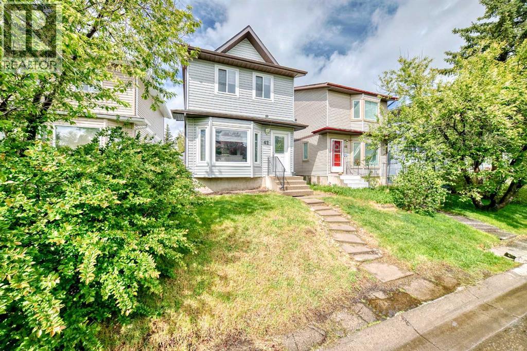 House for Sale in 42 Taraglen Road NE|Calgary, Alberta T3J2N6