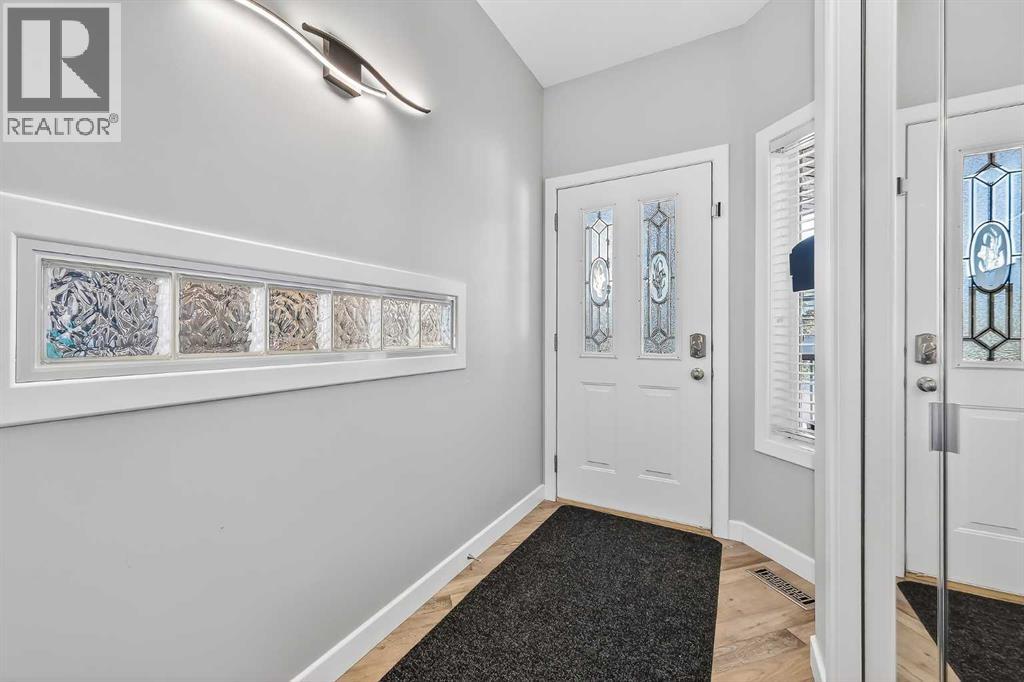 Duplex for Sale in 32 Prominence Park SW|Calgary, Alberta T3H4K8 4