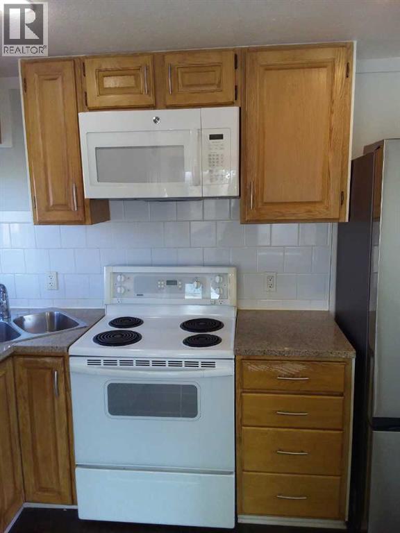 Mobile Home for Sale in 300, 6220 17 Avenue SE|Calgary, Alberta T2A0W6 3