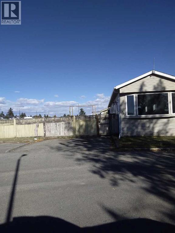Mobile Home for Sale in 300, 6220 17 Avenue SE|Calgary, Alberta T2A0W6 2