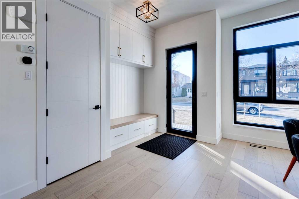 Duplex for Sale in 3716 44 Street SW|Calgary, Alberta T3E3S1 3