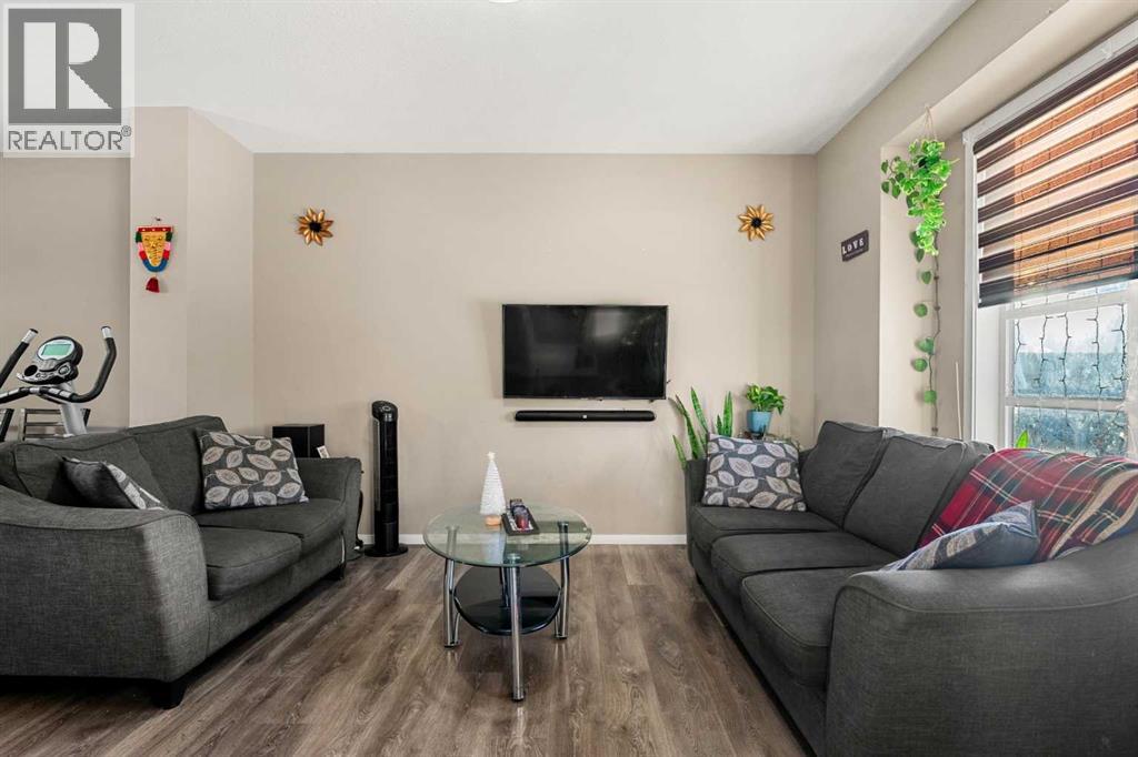 Row / Townhouse for Sale in 8916 46 Street NE|Calgary, Alberta T3J0X6 3