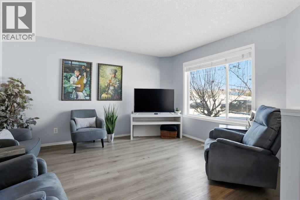 Row / Townhouse for Sale in 7 Bridleridge Link SW|Calgary, Alberta T2Y4L3 4