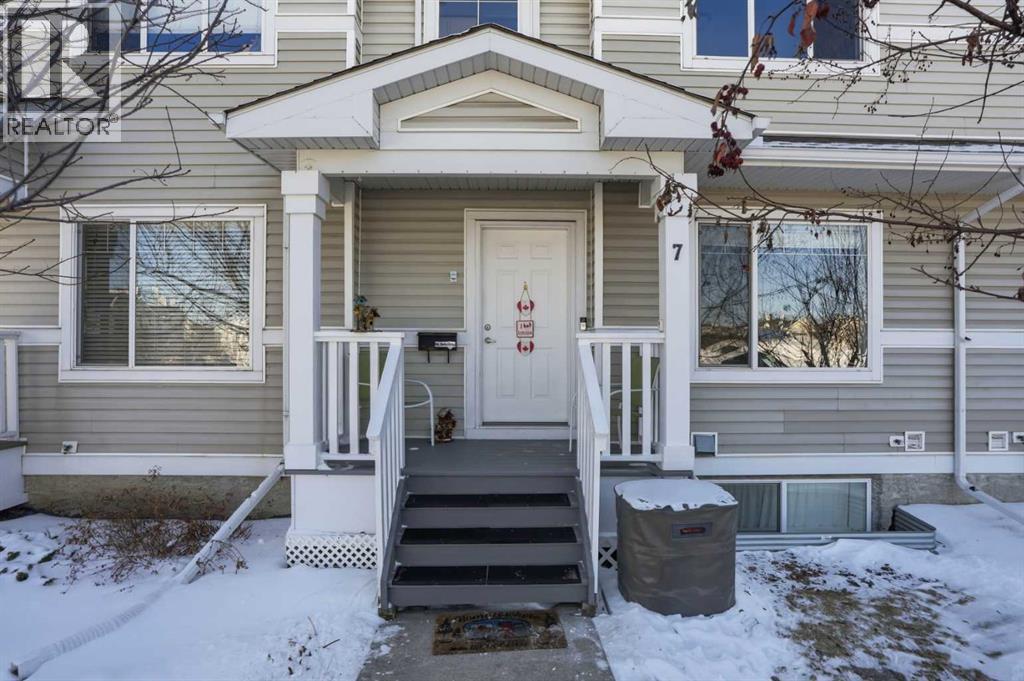 Row / Townhouse for Sale in 7 Bridleridge Link SW|Calgary, Alberta T2Y4L3 2