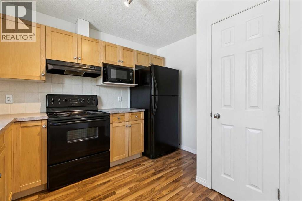 Row / Townhouse for Sale in 114 Royal Birch Villas NW|Calgary, Alberta T3G5V2 5