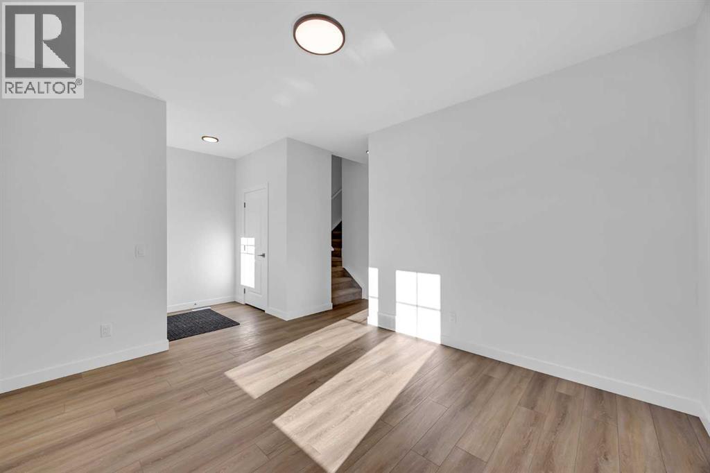 House for Sale in 14 Versant Path SW|Calgary, Alberta T2Y0Z5 5