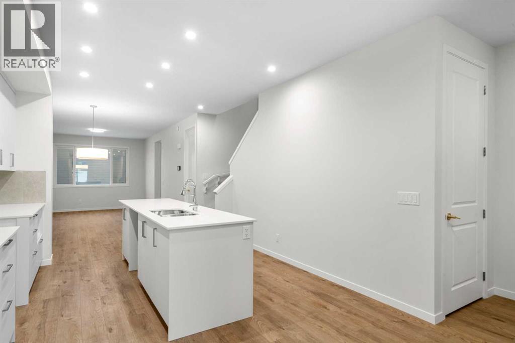 Duplex for Sale in 107 Royston Way NW|Calgary, Alberta T3L0M4 4