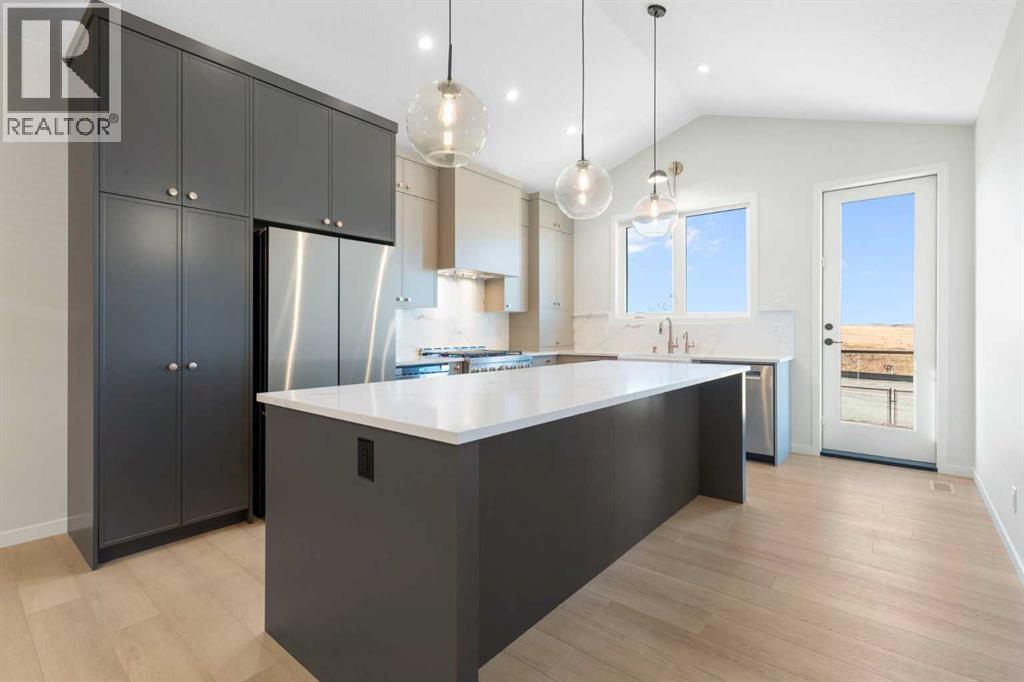 House for Sale in 147 Marmot Grove NW|Calgary, Alberta T3R2G4 2