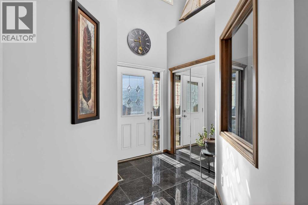 House for Sale in 57 Pantego Hill NW|Calgary, Alberta T3K0B7 2