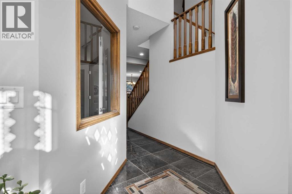 House for Sale in 57 Pantego Hill NW|Calgary, Alberta T3K0B7 3