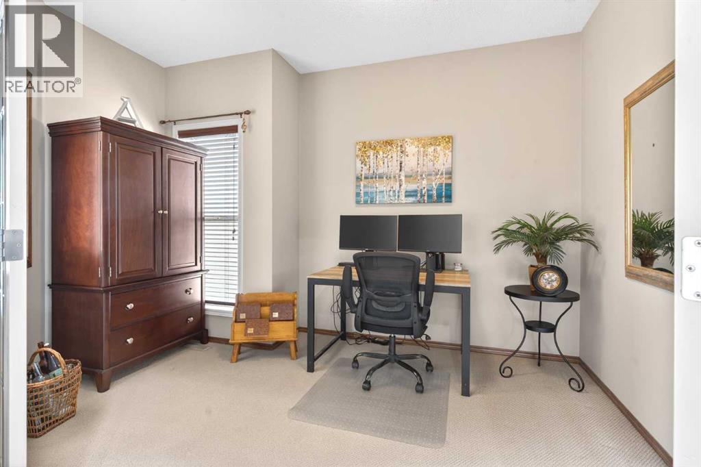 House for Sale in 57 Pantego Hill NW|Calgary, Alberta T3K0B7 5