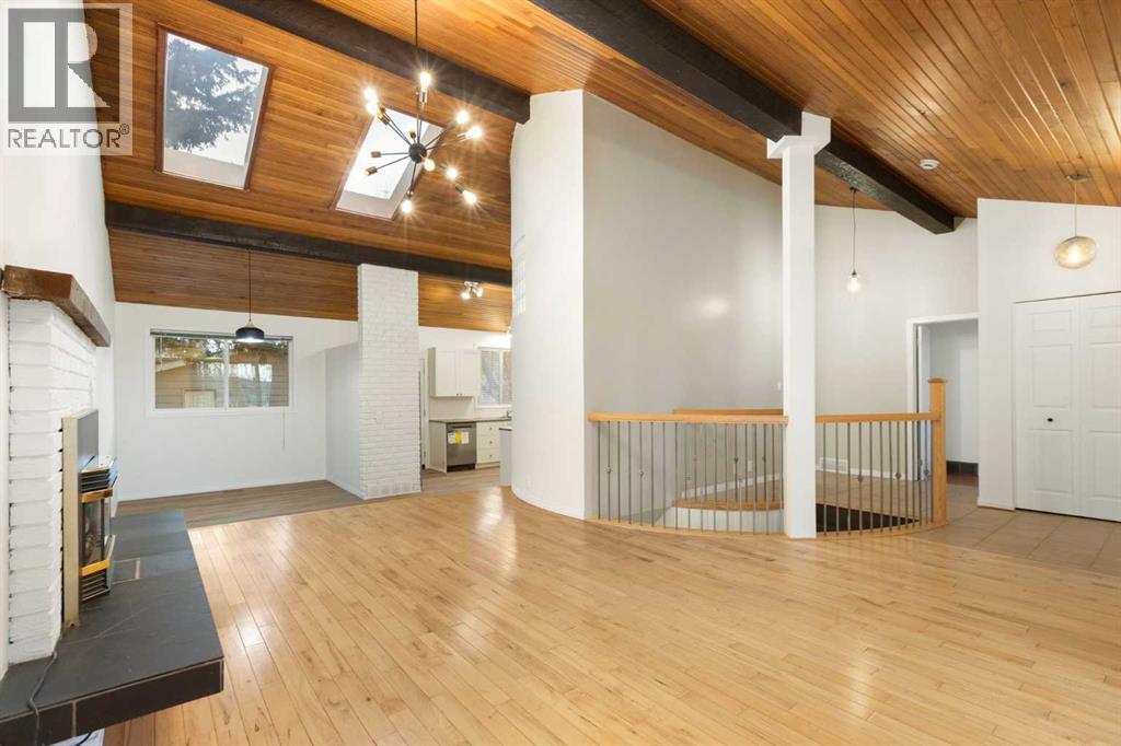 House for Sale in 639 Canterbury Drive SW|Calgary, Alberta T2W1J4 5