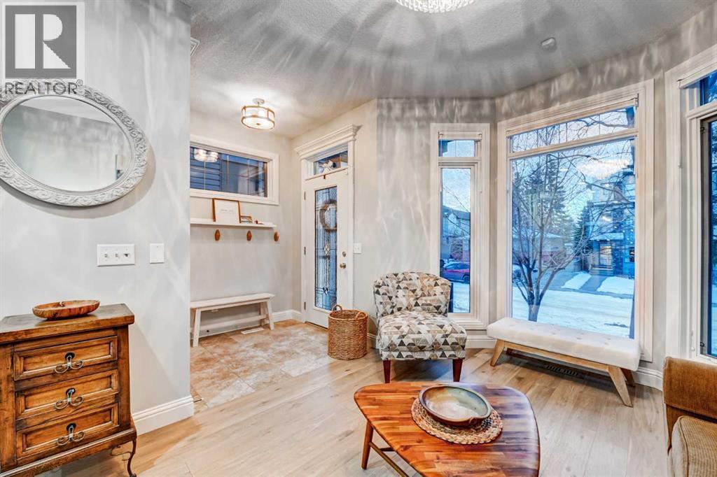 House for Sale in 2037 47 Avenue SW|Calgary, Alberta T2T2S7 2