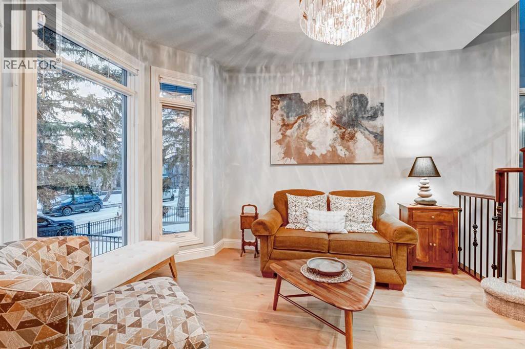 House for Sale in 2037 47 Avenue SW|Calgary, Alberta T2T2S7 3