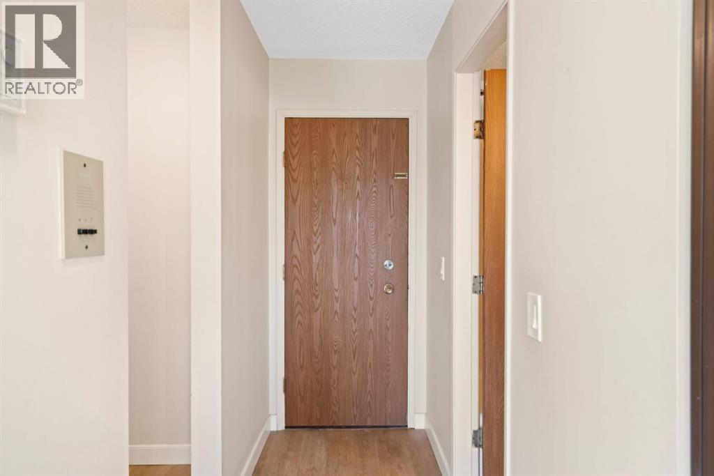 Apartment for Sale in 302A, 3615 49 Street NW|Calgary, Alberta T3A2L8 5